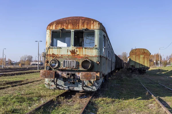 Autobus Szynowy Opuszczonych Diesla Sn61 Samochodami — Zdjęcie stockowe