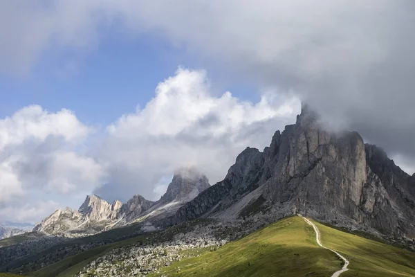 A vista das montanhas — Fotografia de Stock