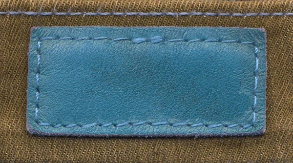 Blaues Leeres Etikett Isoliert Auf Braunem Jeanshintergrund — Stockfoto