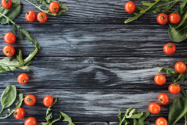 Top View Fresh Ripe Tomatoes Arugula Wooden Table Copy Space — Stock Photo, Image