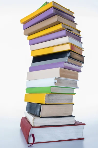 Bunke Fargede Bøker Hvit Overflate – stockfoto