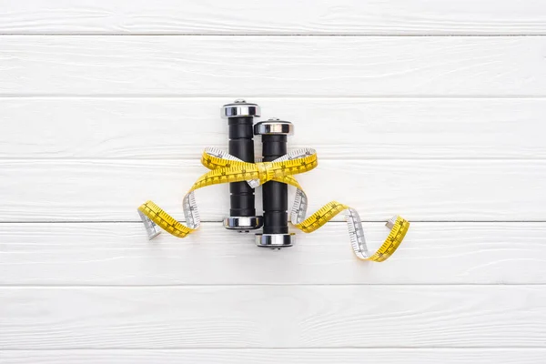 Close View Dumbbells Yellow Measuring Tape Wooden Surface — Stock Photo, Image