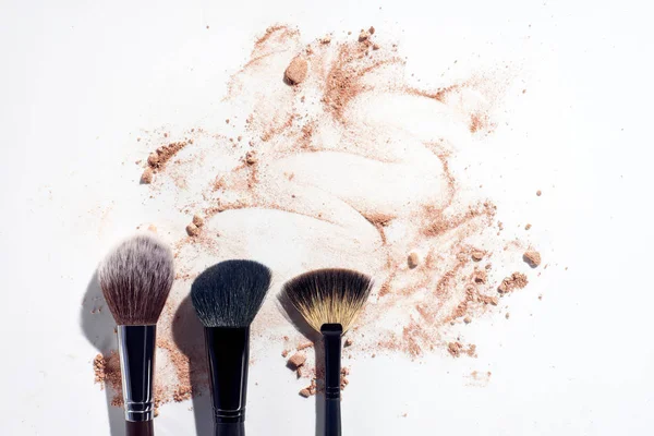 Three Face Brushes White Background Scattered Face Powder — Stock Photo, Image