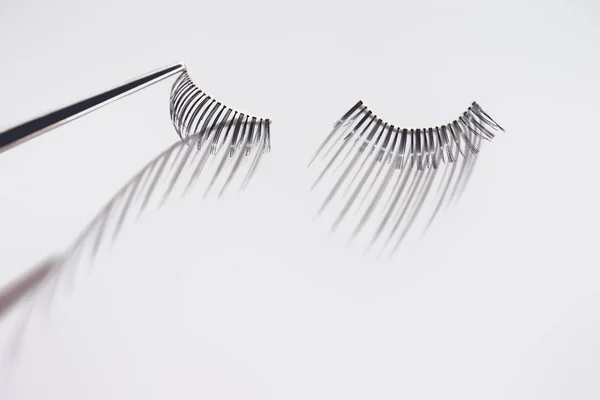 Applying Fake Eyelashes White Background — Stock Photo, Image