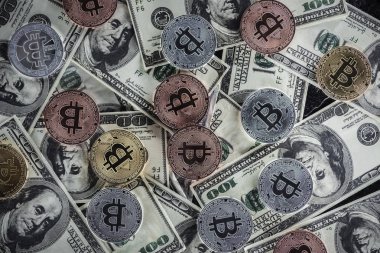 bitcoins düzenlenmesi üstten görünüm doları banknot üzerinde