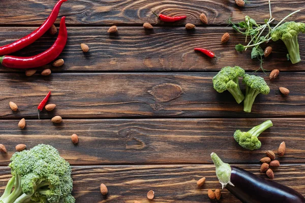 Top View Arranged Fresh Vegetables Chili Peppers Almonds Wooden Surface — Free Stock Photo
