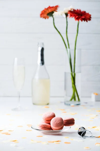 Selective Focus Sweet Macarons Bottle Glass Champagne Bouquet Gerbera Flowers — Stock Photo, Image