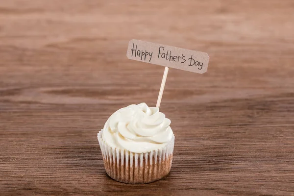 Savoureux Cupcake Avec Bonne Inscription Fête Des Pères Sur Surface — Photo