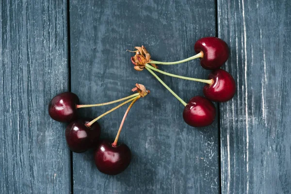 Top View Ripe Sweet Cherries Rustic Wooden Surface — Stock Photo, Image