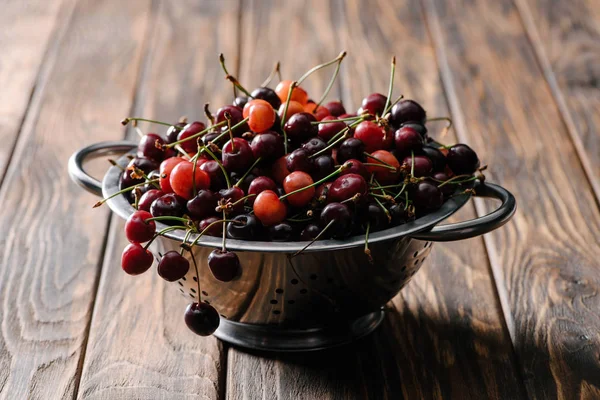 Colander Fresh Ripe Sweet Cherries Rustic Wooden Table — Stock Photo, Image