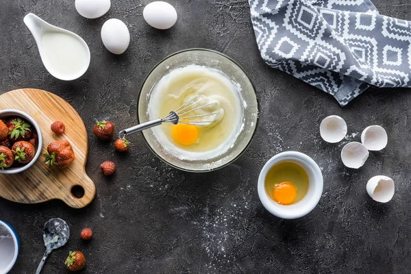 Top View Making Cream Pie Process Arranged Ingredients Dark Grey — Free Stock Photo