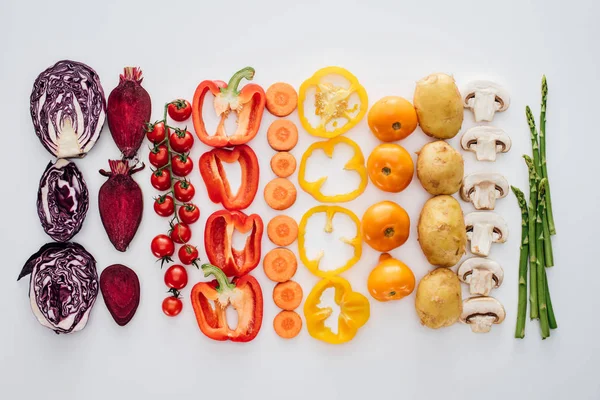 Draufsicht Auf Frisches Rohes Gesundes Gemüse Isoliert Auf Weiß — Stockfoto