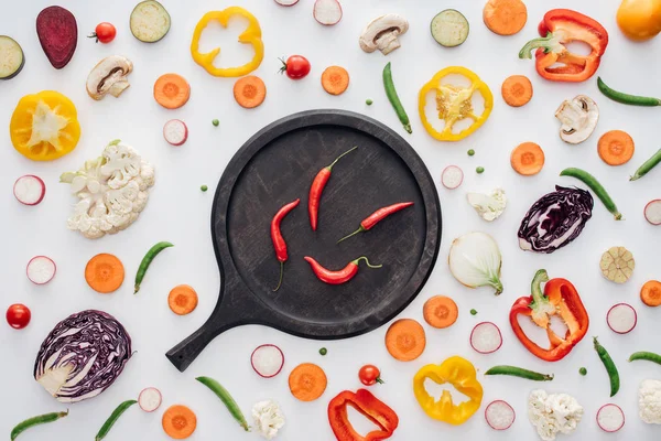 Top View Red Chili Peppers Wooden Board Fresh Sliced Vegetables — Stock Photo, Image