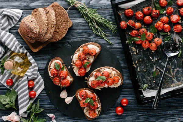Process of making sandwiches with mozzarella and tomatoes on wooden table with baking pan — Stock Image Process Making Sandwiches Mozzarella Tomatoes Wooden Table Baking Pan Royalty Free Stock Images