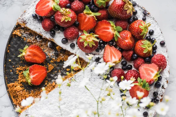 케이크 딸기와 — 스톡 사진