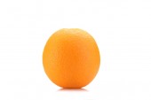 zblízka pohled na čerstvé zdravé oranžová izolované na bílém