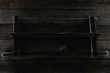 üstten görünüm Vintage paslı ahşap plakalar masa üzerinde gördüm