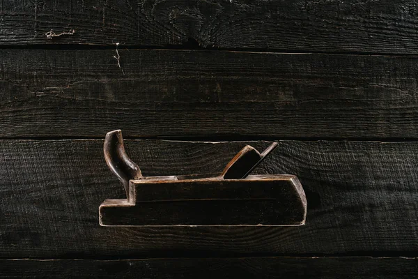 木製卓上にビンテージの錆びた木工平面のトップ ビュー  — 無料ストックフォト