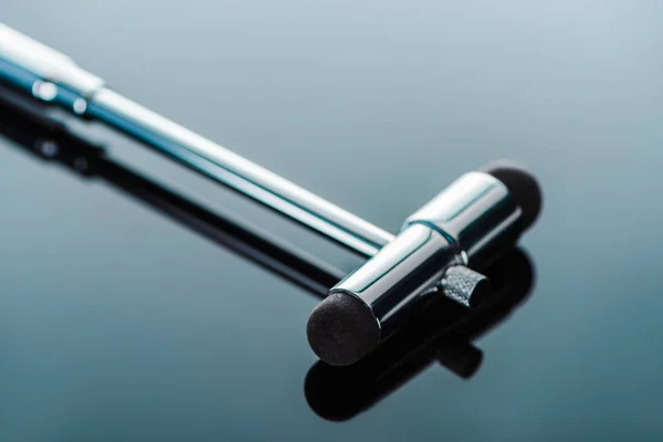 Selective Focus Reflex Hammer Glass Surface — Free Stock Photo