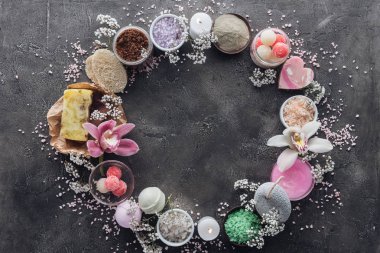 spa ve vücut bakım aksesuarları Grey yapılan kopya alanı ile yuvarlak çerçevenin üstten görünüm