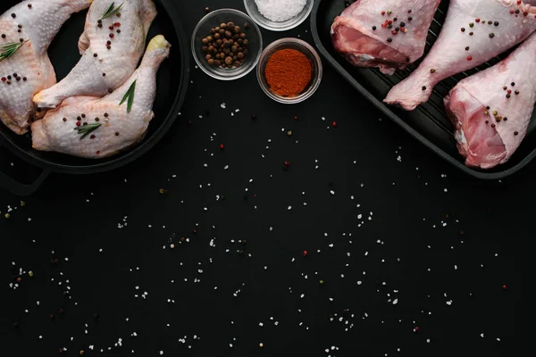 Flat Lay Turkey Chicken Legs Grill Pans Spices Black Table — Stock Photo, Image