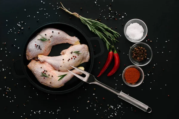 Flat Lay Chicken Legs Pan Spices Meat Fork Black Table — Stock Photo, Image