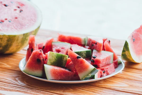 Close View Watermelon Pieces Plate Wooden Surface — Free Stock Photo