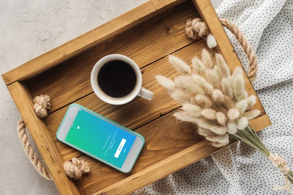 Vue Dessus Tasse Café Smartphone Avec Twitter Site Web Écran — Photo