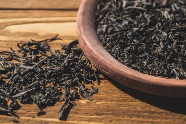 Kurutulmuş siyah çay mutfak ahşap tablo
