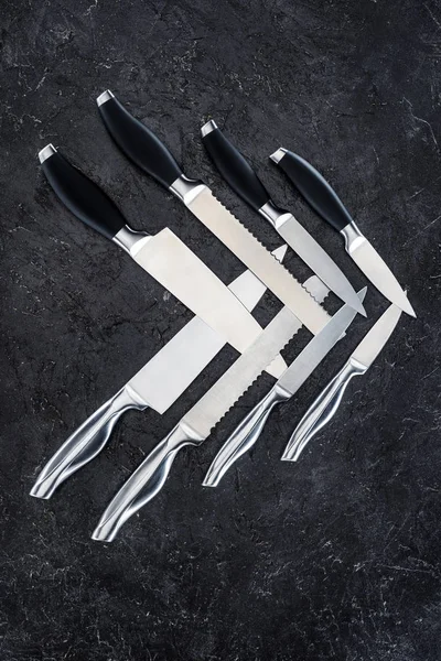 Set Various Kitchen Knives Arranged Black Surface Top View — Stock Photo, Image