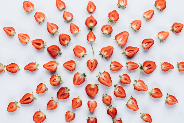 Top view of star composition made of halved strawberries on white surface — Stock Image Top View Star Composition Made Halved Strawberries White Surface Stock Picture