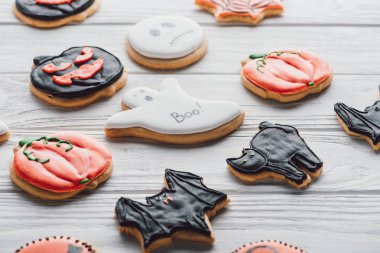 lezzetli ev yapımı halloween kurabiye ahşap tablo 