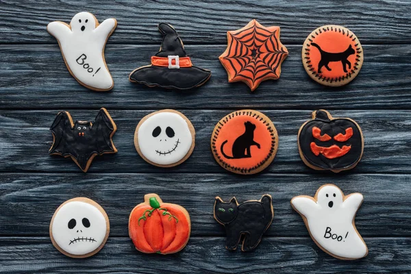 Vista Elevada Composição Com Biscoitos Sppoky Halloween Mesa Madeira — Fotografia de Stock