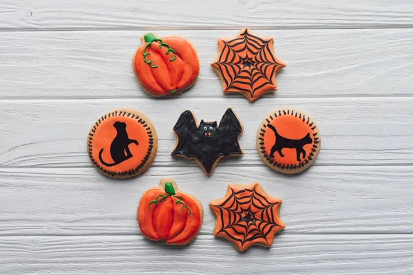 Bovenaanzicht Van Samenstelling Met Zelfgemaakte Halloween Cookies Houten Tafel — Stockfoto