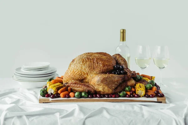 Close View Festive Thanksgiving Dinner Table Set Glasses Wine Roasted — Stock Photo, Image