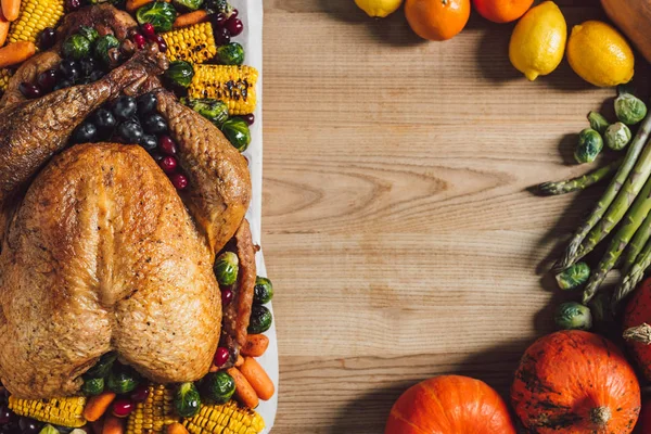 Flat Lay Fresh Vegetables Festive Turkey Arranged Wooden Surface Thanksgiving — Stock Photo, Image