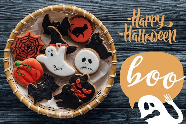 Bovenaanzicht Van Rieten Mand Met Zelfgemaakte Spooky Halloween Cookies Houten — Stockfoto