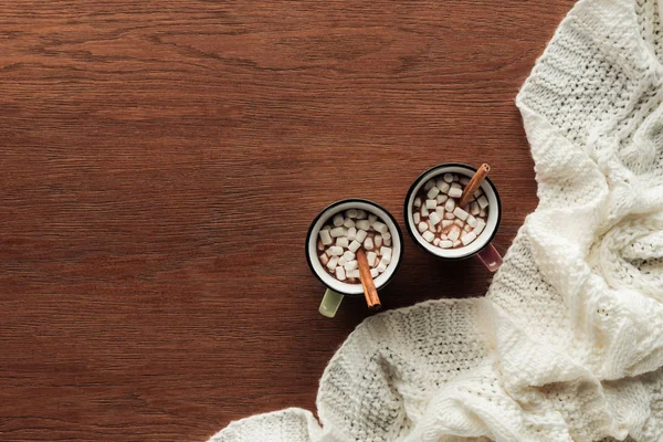 Top View Mugs Delicious Hot Chocolate Marshmallows Cinnamon Sticks Wooden — Stock Photo, Image