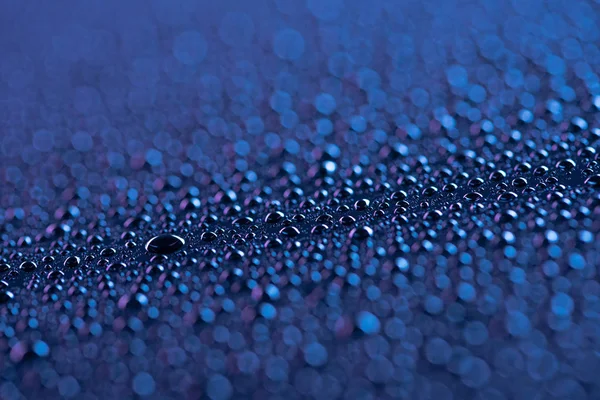 Selectieve Aandacht Van Water Druppels Blauwe Oppervlak Als Achtergrond — Stockfoto