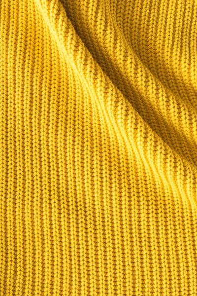 以波浪黄色羊毛织物为背景的特写视图 — 图库照片
