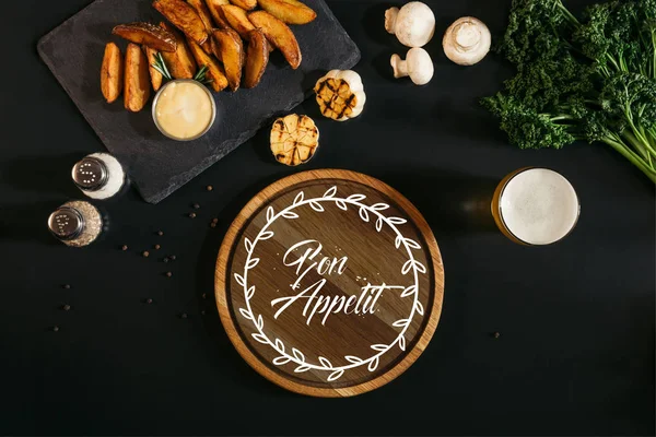 Wooden Board Bon Appetit Lettering Glass Beer Baked Potatoes Sauce — Stock Photo, Image