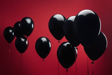 arka plan üzerinde kırmızı siyah Cuma için siyah balonlarla 