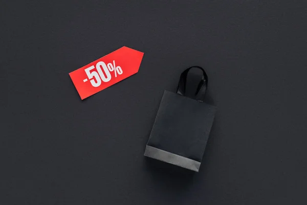 Draufsicht Auf Einkaufstasche Und Verkaufsetikett Mit Fünfzig Prozent Rabatt Für — Stockfoto