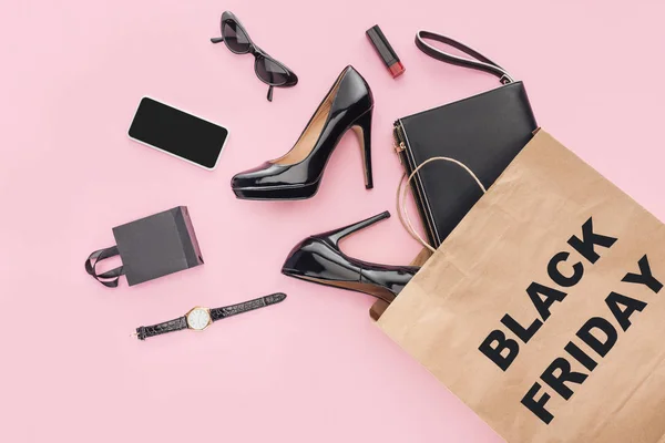 Yüksek Topuklu Aksesuar Alışveriş Çantası Siyah Cuma Işaretiyle Pink Izole — Stok fotoğraf
