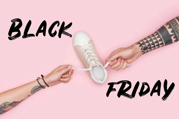 Cropped View Tattooed Customers Pulling Laces Sneaker Isolated Pink Black — Stock Photo, Image