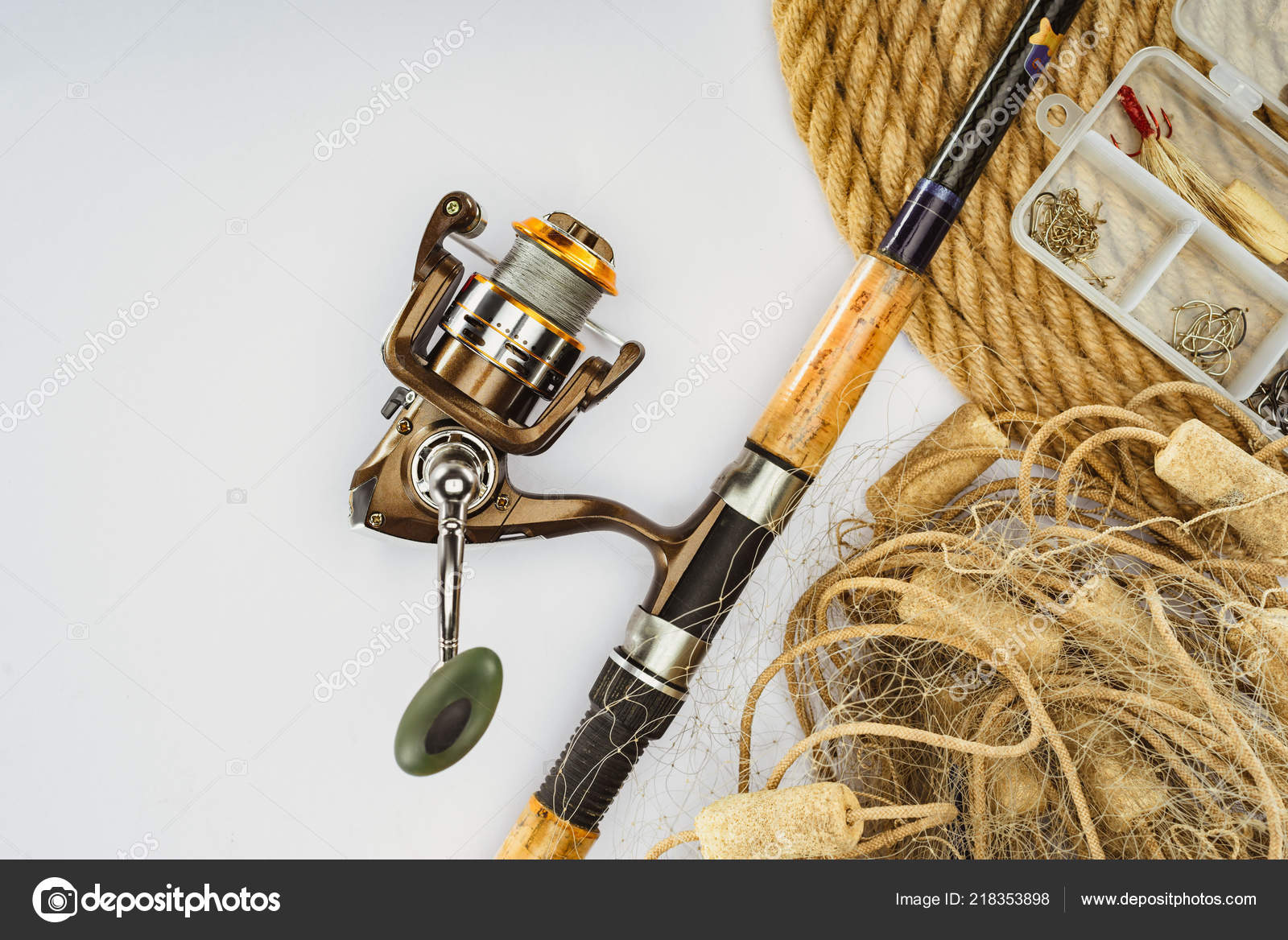 https://st4.depositphotos.com/13324256/21835/i/1600/depositphotos_218353898-stock-photo-top-view-fishing-rod-nautical.jpg