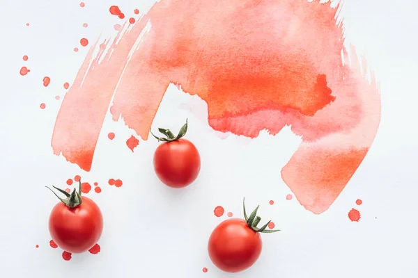 Top View Fresh Cherry Tomatoes White Surface Red Watercolor Strokes — Free Stock Photo