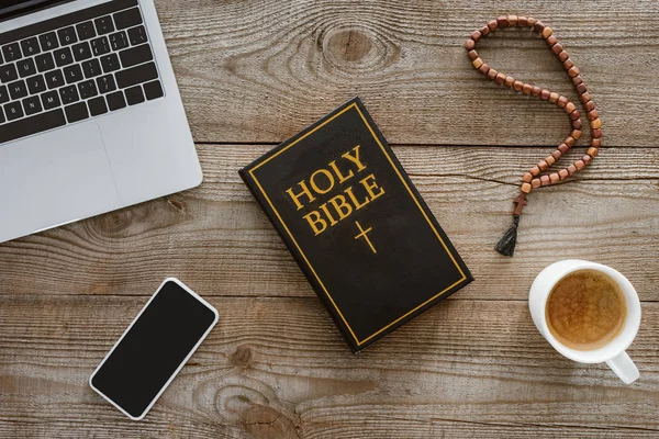 Rusztikus Fából Készült Tábla Szent Biblia Újszövetség Modulok Kávé Felülnézet — Stock Fotó