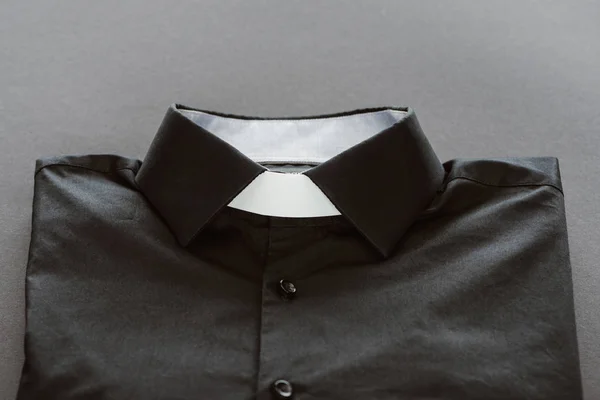 Primer Plano Camisa Clerical Con Cuello Blanco Sobre Superficie Gris —  Fotos de Stock