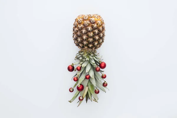 Top View Red Christmas Balls Fresh Pineapple Isolated White — Stock Photo, Image